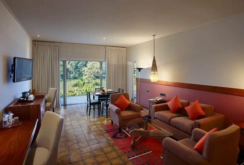 Suites at Cinnamon Citadel, a stay in Kandy