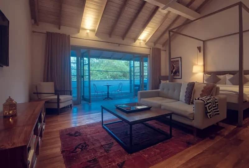 Upper Suite at Fort Bazaar, a stay in Galle
