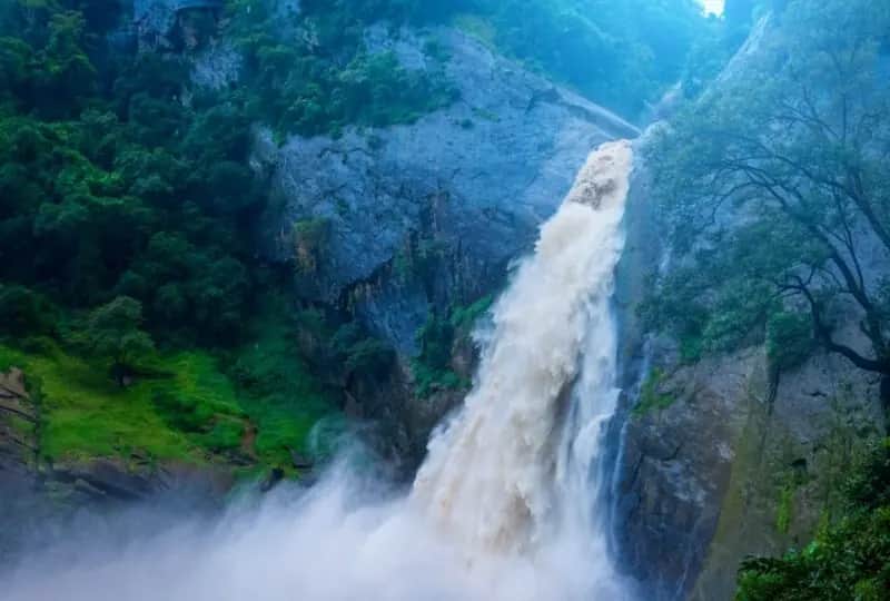 Dunhinda Falls in Ella, one of the things to do in Sri Lanka