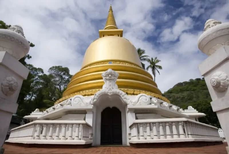 Golden Cave Temple of Dambulla, one of the things to do in Sri Lanka