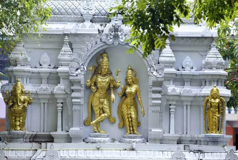 Shri Ponnambalawaneswaram Kovil in Colombo, one of the things to do in Sri Lanka
