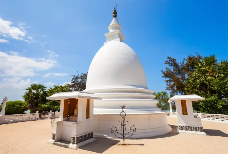 Dambakola Patuna Sanghamitta Temple