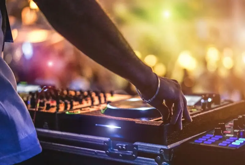 Party machen in Hikka Party machen in Hikka