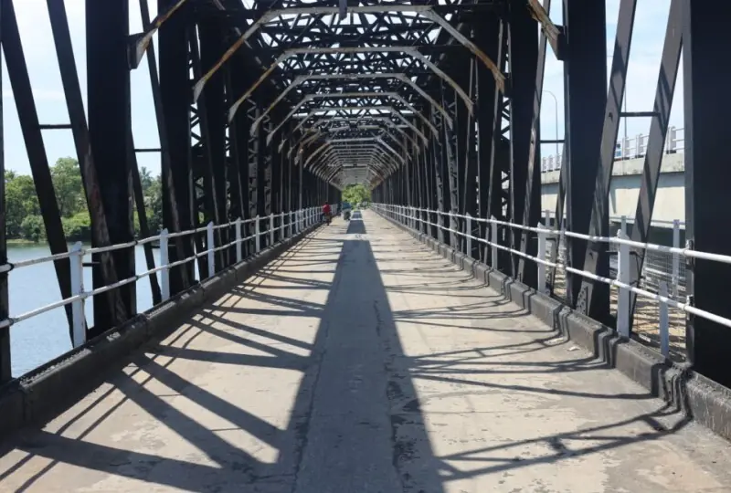 The Singing Fish and the Kallady Bridge